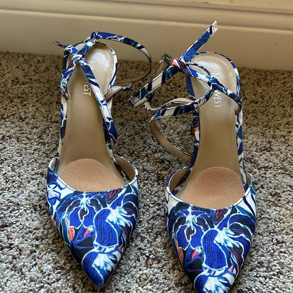 Nine West heels size 8.5  These are so pretty but unfortunately didn’t fit me.